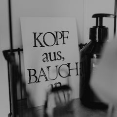 Postkarte "Kopf aus, Bauch an" gestempelter Spruch