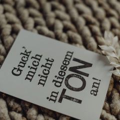 Postkarte "Ton angucken" gestempelter Spruch