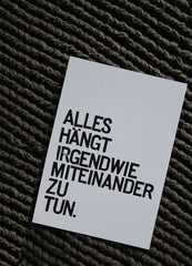 Postkarte "Alles hängt miteinander" gestempelter Spruch