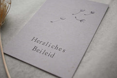 Kleine Karte "Herzliches Beileid" mit Illustration Samen