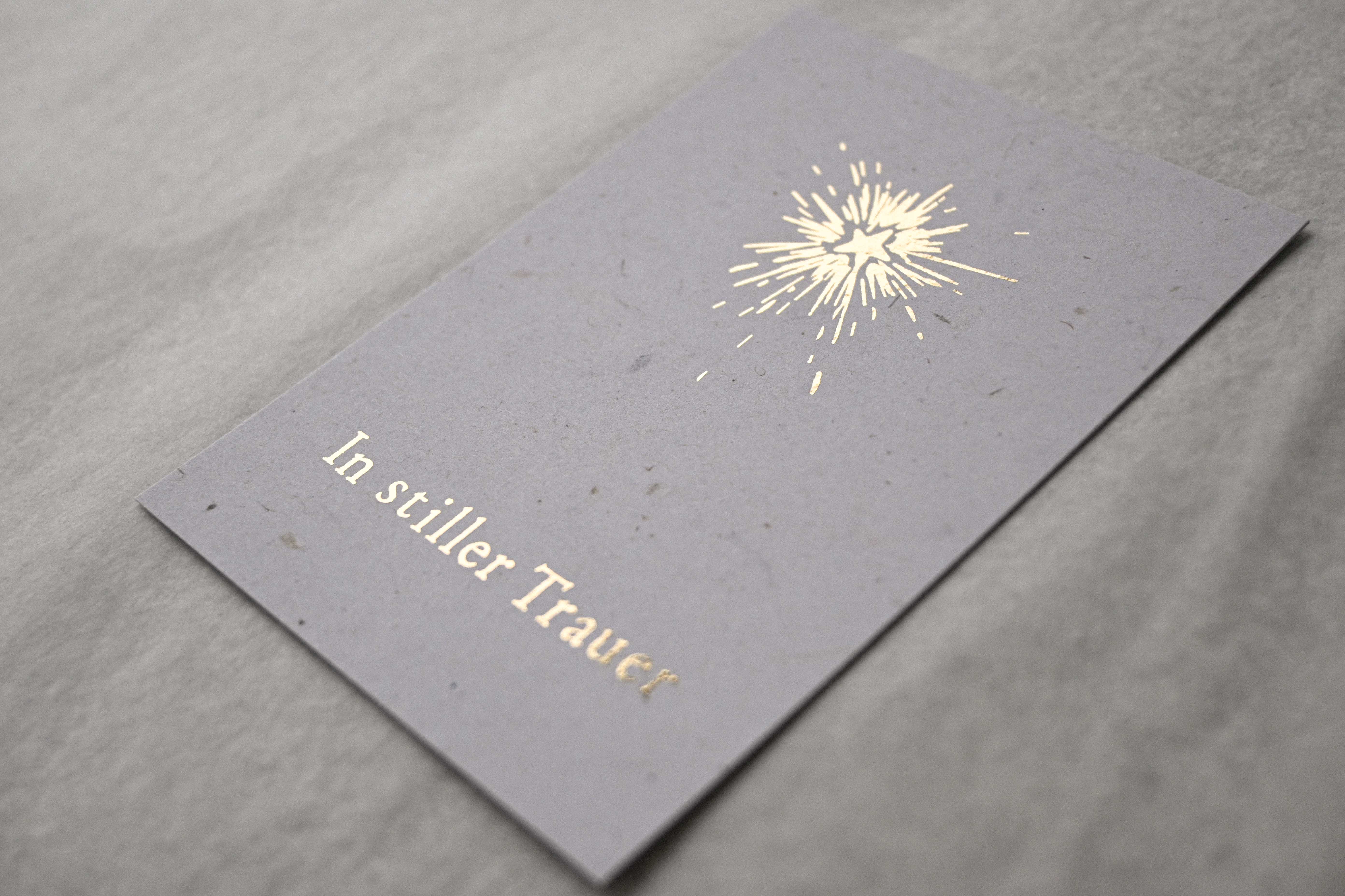 Kleine Karte "Stille Trauer" mit Illustration Stern Gold 